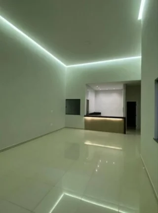 Imagem Casa na Aruana em Rua Pública - 3 Quartos, Posição Leste, 4 Vagas de Garagem