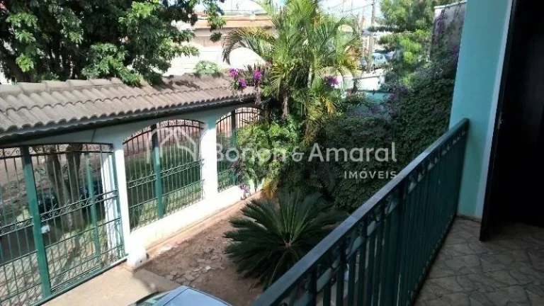 Imagem Sobrado espaçoso com 3 dormitórios, sendo 1 suíte com hidromassagem e closet, além de 2 dormitó...