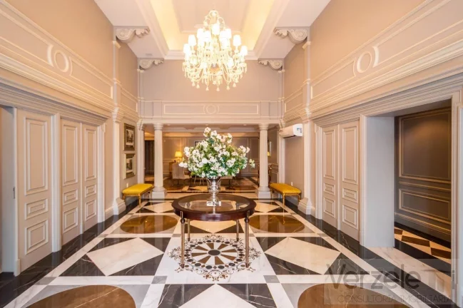 Imagem Apartamento 4 ou + dormitórios para Venda em Balneário Camboriú / SC no bairro Centro