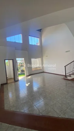 Imagem Casa térrea com 4 suítes, sendo a suíte principal com closet e hidromassagem, além de mezanino c...