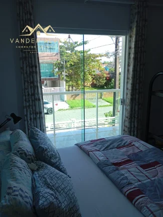 Imagem Imperdível oportunidade de adquirir sua casa dos sonhos em Pontal do Paraná-PR, Balneário Praia de Shangrilá! 3 quartos, 1 suíte, 2 salas, 2 vagas de garagem, 300,00 m² de área.