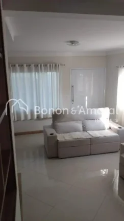 Imagem Casa estilo sobrado com 3 quartos, sendo 2 suítes, 3 salas, cozinha ampla e moderna com móveis pla...