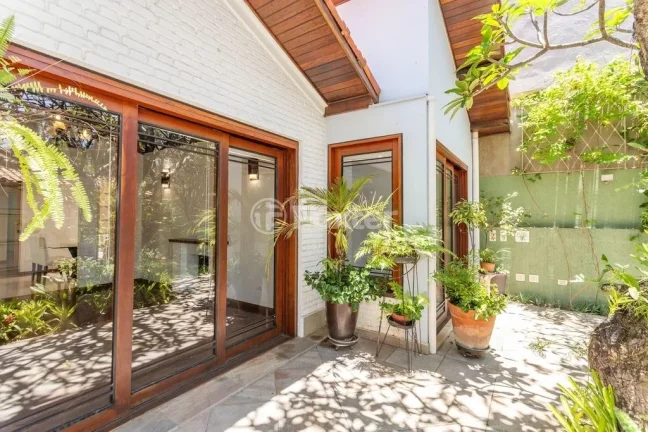 Imagem Casa Brooklin - 402M², 4 Dorms, 2 Suítes, 4 Vagas, Piscina Aquecida, Churrasqueira, Chuveiro a Gás, Lareira, Pomar, Jardim.