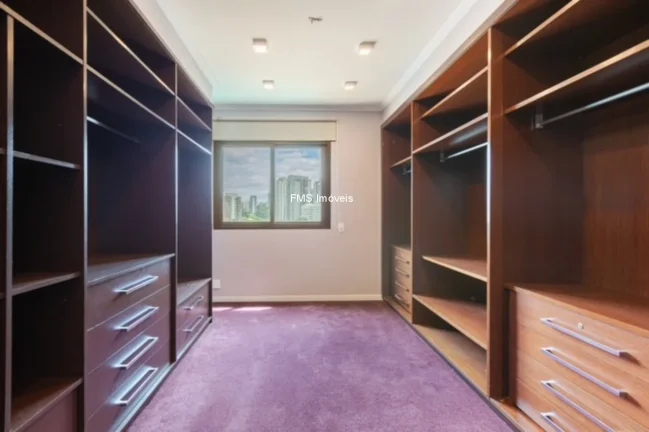 Imagem Imperdível apartamento à venda em Moema, São Paulo-SP: 3 quartos, 3 suítes, 2 salas, 4 vagas de garagem e 225m² de área!