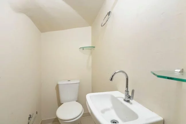 Imagem Sobrado à Venda – Santo Inácio, Curitiba | 3 Quartos e 3 Vagas