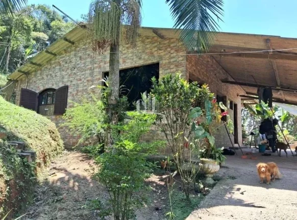 Chácara 1.600m², Escritura, 3 Quartos, sendo 2 Suítes, Vários pé frutas, no Rio Grande da Serra-SP