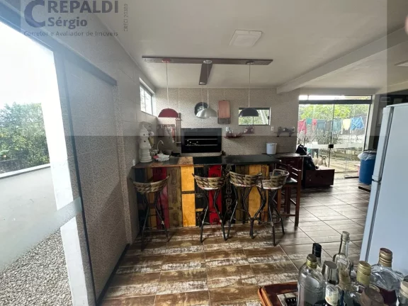 Imagem Imperdível Casa à venda em Criciúma-SC, Bairro Mina Brasil: 4 quartos, 1 suíte, 3 salas, 4 banheiros, 3 vagas, 220m2!
