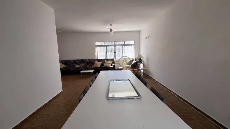 Imagem Casa à Venda – Reformada com Quintal e Vaga para 3 Carros
