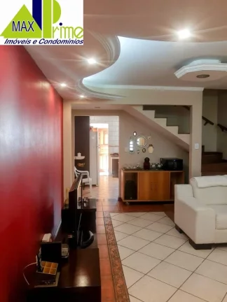 Imagem Casa à venda no Tatuapé, São Paulo. 300m², 3 dormitórios, 2 suítes, garagem para 2 carros. Próximo ao metrô Carrao. Agende sua visita!