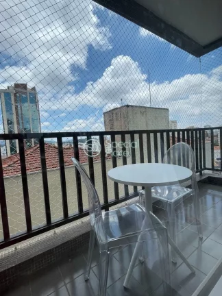 Imagem Apartamento mobiliado, bem espaçoso e iluminado, com janelas grandes, que recebem o sol da manhã. ...