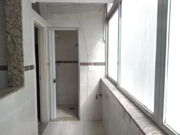 Imagem PITANGUEIRAS – UMA QUADRA DA PRAIA, LOCALIZAÇÃO PRIVILEGIADA, AMPLO APARTAMENTO ,95 M² ÚTEIS, GARAGEM NO PRÉDIO.