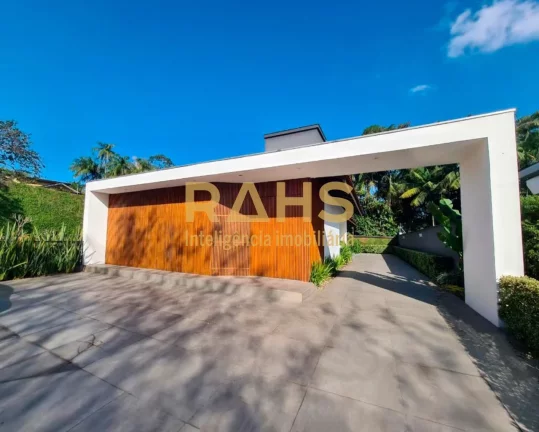 Imagem Casa em Condominio Alto Padrão Projetada pelo Arquiteto Mauricio Ribeiro Em local alto do condomín...