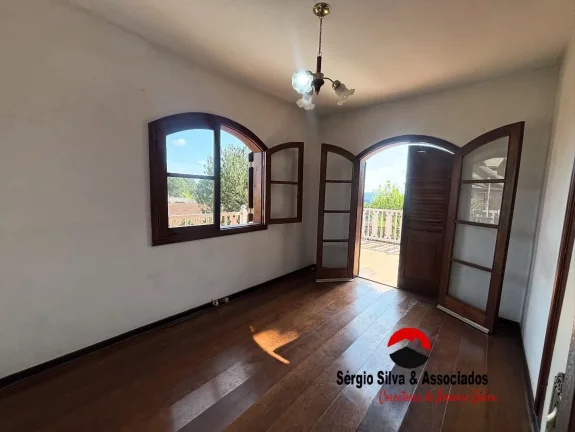 Imagem Casa a Venda Localizado no Bairro Jardim Califórnia em Campos do Jordão-SP.