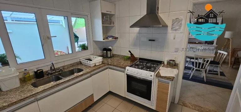 Imagem Casa em condomínio para locação em Juquehy com 4 suítes, piscina coletiva, serv. praia, 150m da praia - Acomodação 10 pessoas | Juquehy Imobiliária