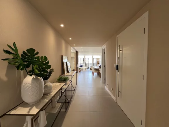 Imagem Apartamento Alto Padrão à venda com 3 suítes e Vista Parcial para o Mar no Boqueirão em Santos/SP