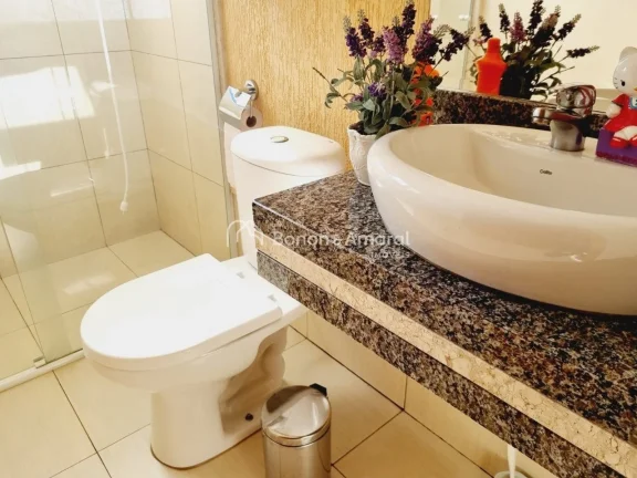 Imagem Sobrado amplo com 3 quartos (sendo 1 suíte com closet), no Condomínio Campos do Conde I.
Térreo c...