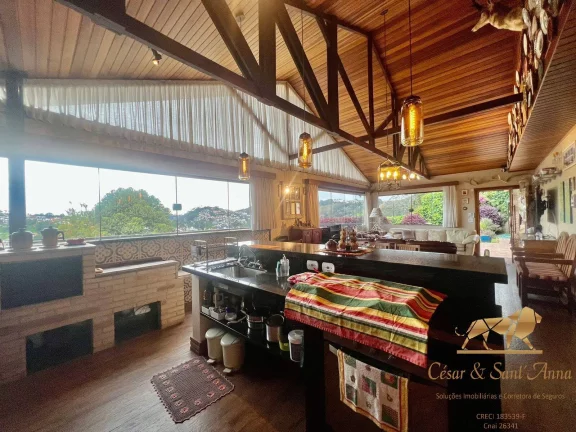 Imagem Linda casa a venda, com vista para centro de Campos do Jordão.