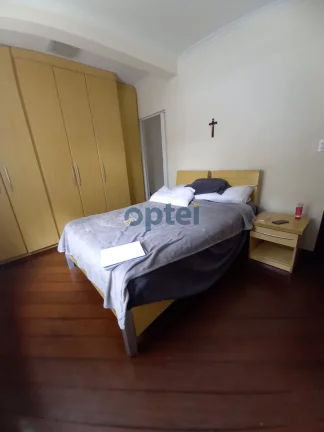 Imagem Casa no Jardim Hollyood - SBC , com 02 dormitórios , suite, quarto de empregada com wc, 2 vagas.