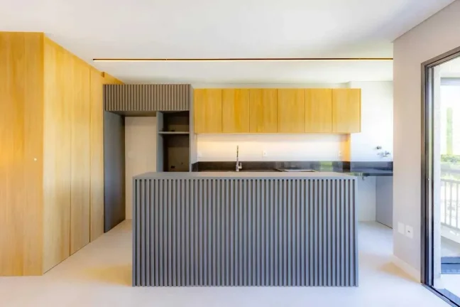 Imagem Apartamento semi-mobiliado com 2 suítes e 2 vagas de garagem na Praia dos Amores