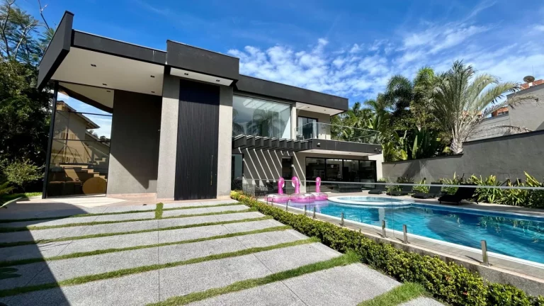 Imagem Imperdível! Casa à venda em Riviera de São Lourenço Módulo 04: 7 quartos, 7 suítes, 2 salas, 6 vagas de garagem, 427,73m² de área.