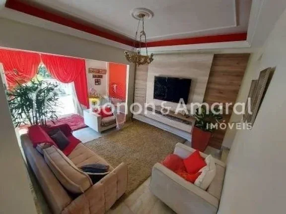 Imagem Casa ampla, arejada com bom acabamento. A residência de 5 andares possui 3 suítes sendo 1 suíte m...