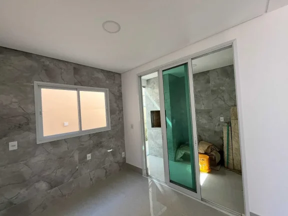 Imagem Casa com 3 dormitórios sendo 1 suíte e 1 vaga de garagem em Gov Celso Ramos/SC