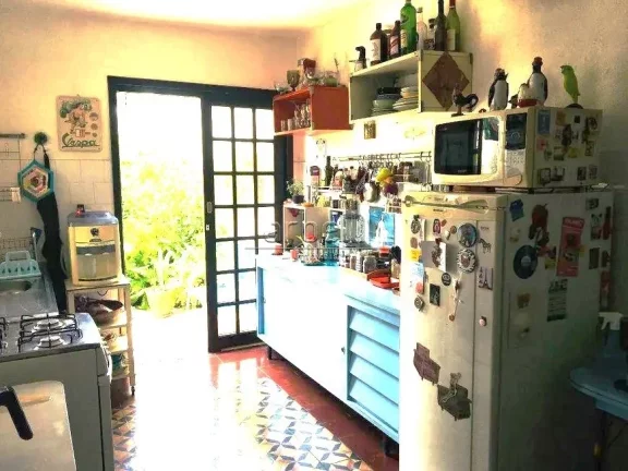 Imagem Casa estilo loft, com 110 m² e área total de 70 m², 01 dormitório, sala dois ambientes, banheiro...