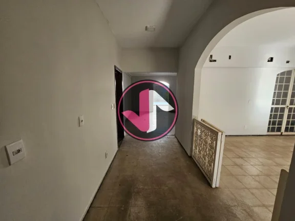Imagem Se você procura um imóvel comercial espaçoso e bem localizado em Cuiabá, esta Casa Comercial no ...