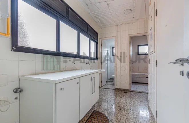 Imagem Apartamento para locação em Moema, São Paulo-SP: 3 quartos, 3 suítes, 4 salas, 5 banheiros, 4 vagas, 220m².