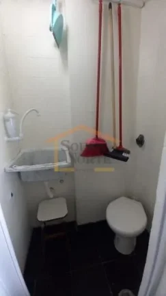 Imagem Apartamento reformado, com 3 dormitórios e armários planejados, cozinha com móveis planejados, ar...