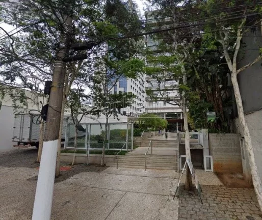 Sala com 33 M² com ar-condicionado, 1 banheiro, janelas amplas, sacada com vista panorâmica, piso ...