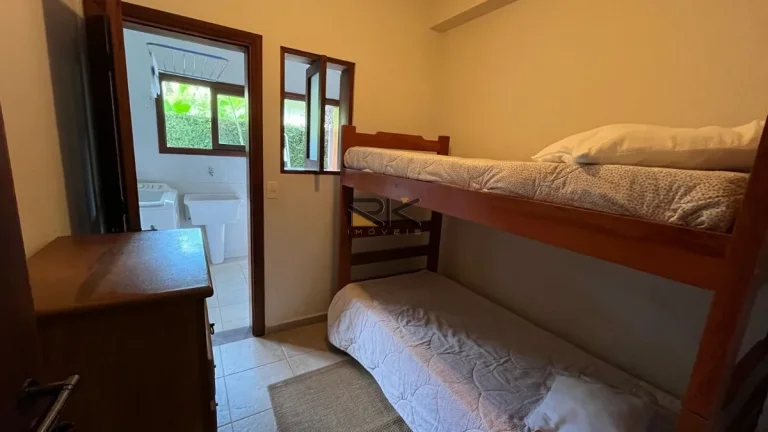 Imagem CASA EM CONDOMINIO COM 4 DORMITÓRIOS SENDO 3 SUÍTES,3 VAGAS DE GARAGEM,VARANDA GOURMET COM CHURRASQUEIRA E PISCINA.