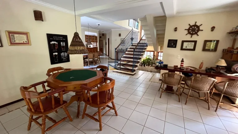 Imagem CASA EM CONDOMÍNIO COM 6 SUÍTES,SALA DE ESTAR E JANTAR,SALA DE TV,30 METROS DA ORLA,3 VAGAS DE GARAGEM