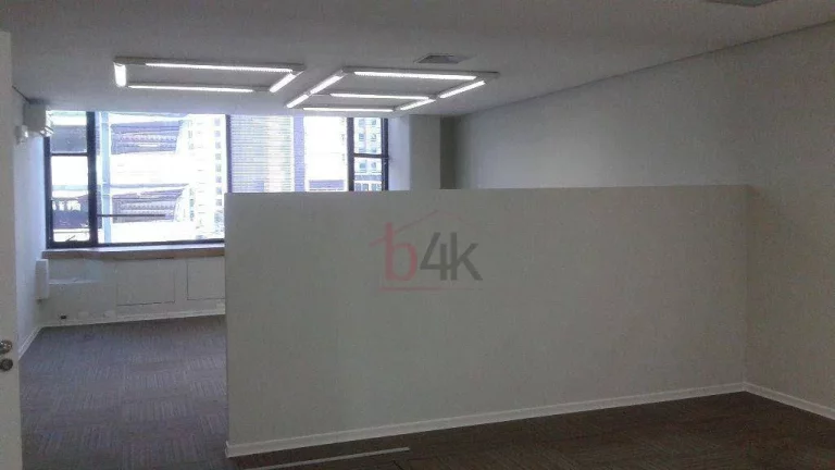 Imagem Sala Comercial de 374m² com 8 Vagas para Alugar na Berrini