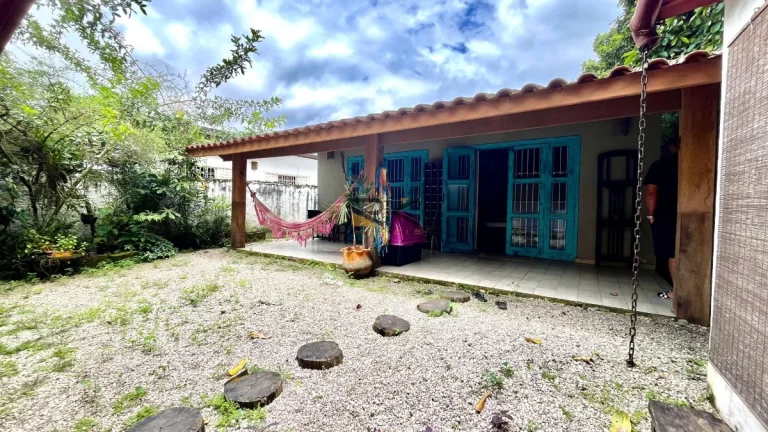 Imagem CASA COM 3 DORMITÓRIOS SENDO 1 SUÍTE,VARANDA,QUINTAL