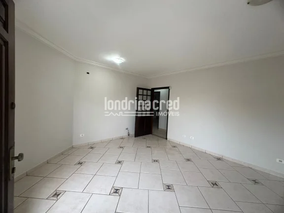 Imagem Magnífico Sobrado com 3 Dormitórios, Suíte, Piscina, Churrasqueira e 4 Vagas de Garagem em Terreno de 416 m² - Oportunidade em Zona Residencial ZR-4!