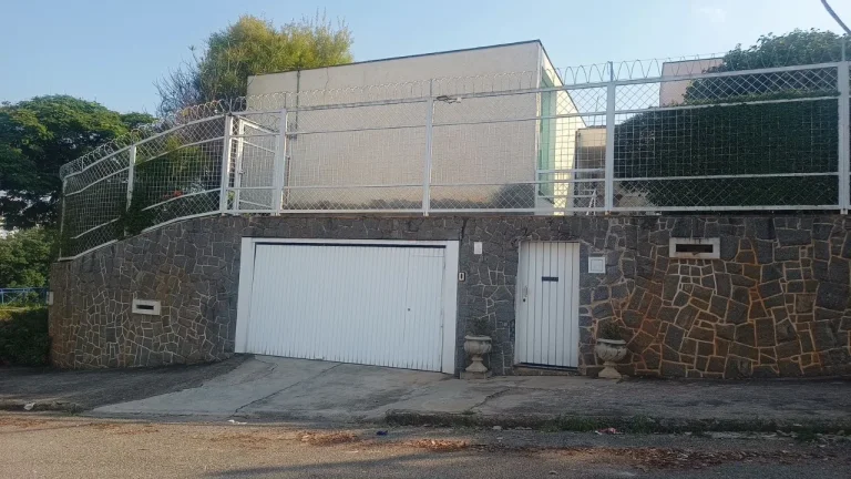 Imagem Casa Comercial de Alto Padrão na Vila Trujillo Sorocaba-SP 4 Quartos, 3 Salas, 4 Vagas de Garagem 559,00 m²