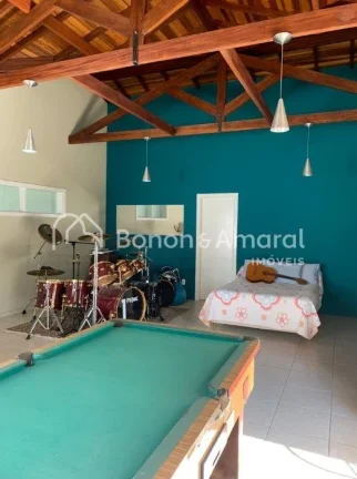 Imagem Esta encantadora residência de estilo provençal francês está situada no Condomínio Moinho dos V...