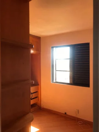 Imagem Ótima localização - Apartamento Andar Alto de 2 dormitórios e 1 vaga de garagem ao Lado da Estação Brás