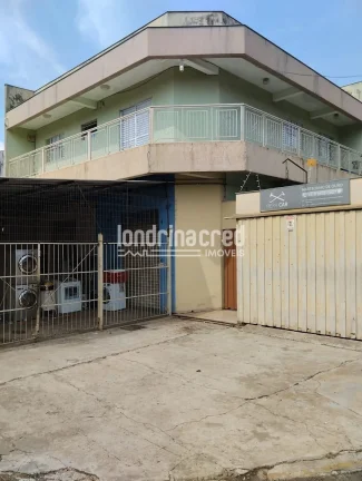 Imagem Salão Comercial com Casa nos Fundos e Apartamento Superior: Terreno de 340m² e 280m² de Área Útil. Ideal para Investimento ou Negócio! Oportunidade Única!