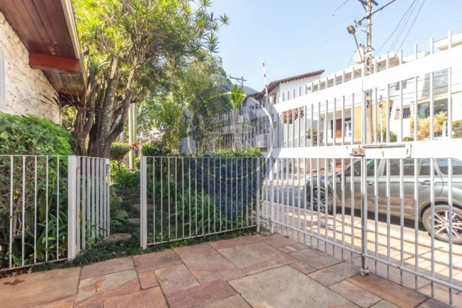 Imagem Imóvel de luxo à venda em São Paulo-SP: Casa de 4 quartos, 2 suítes, 2 salas, 6 banheiros, 5 vagas no Bosque da Saúde - 508m².