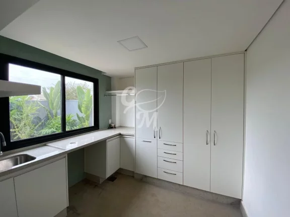 Imagem Casa em Condomínio com Lazer e Lago
