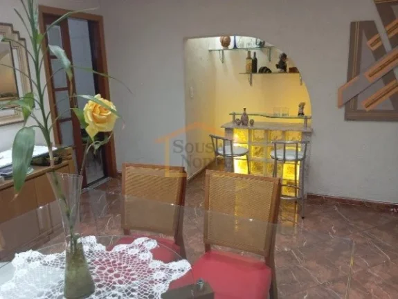Imagem Sobrado em condomínio fechado, 3 dormitórios, sendo 3 suítes, sala para 2 ambientes, cozinha plan...