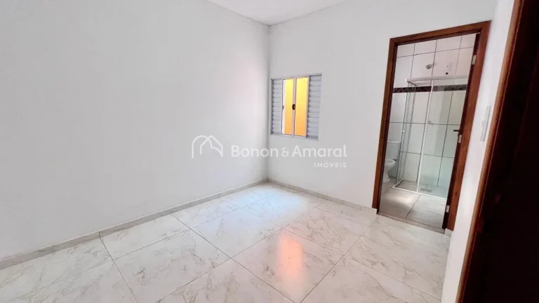 Imagem Casa Moderna com 3 Dormitórios

Dormitórios: 3 quartos, sendo 1 suíte com banheiro privativo.
Sal...