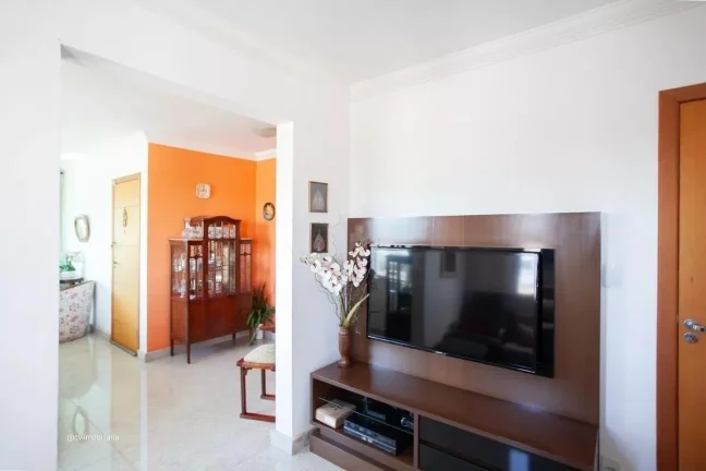 Imagem Localizado no bairro Santa Ines, este espaçoso apartamento oferece 121 metros quadrados de conforto...