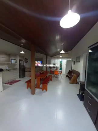 Imagem Casa de Alvenaria com 4 Dormitórios sendo 3 suítes localizado em Banheiros em Camboriú