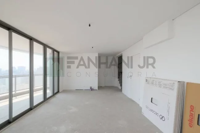 Imagem More no bairro mais valorizado de São Paulo, Vila Nova Conceição, em uma cobertura duplex que é uma verdadeira obra de arte. Com 4 quartos e 5 banheir