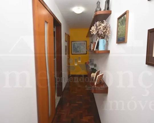 Imagem Apartamento Ensolarado, amplo, e muito conservado...possui sala para dois ambientes, 03 dormitórios...