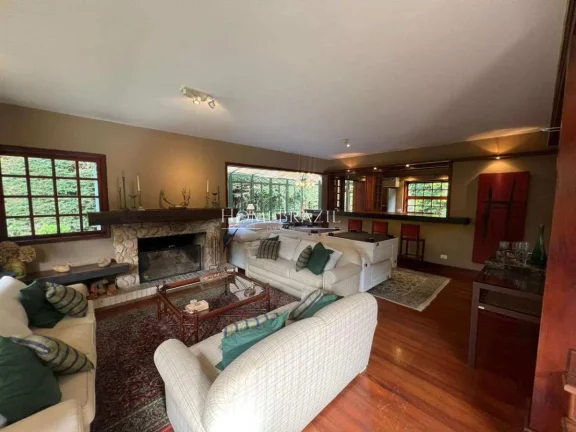 Imagem Casa de condomínio para alugar, com 4 quartos, 250m2