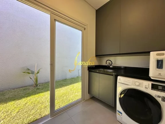 Imagem Excelente Casa no Condomínio Capão Ilhas! Estilo Contemporânea, mobiliada e decorada, composta por 03 suítes